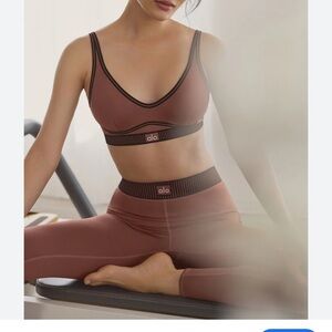 Alo Set!! airlift high waist 7/8 line up leggings and matching bra